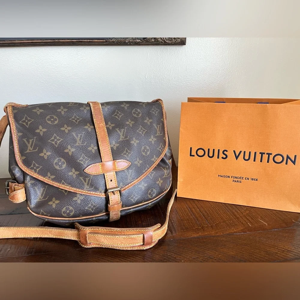 Louis Vuitton Saumur 30 in Monogram - Picture 15 of 15